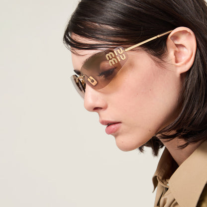 Aube Sunglasses, the finishing touch from city streets to coastal escapes.